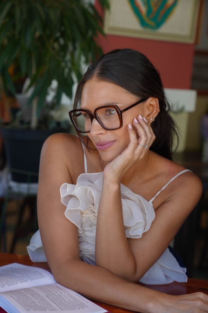 Butterfly glasses for heart-shaped face